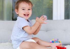 1 yaşlı uşaq nələri  bacarmalıdır?