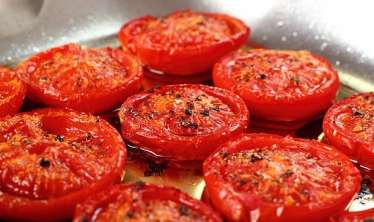Qızarmış pomidor dəhşətli xəstəlikdən qoruyur 