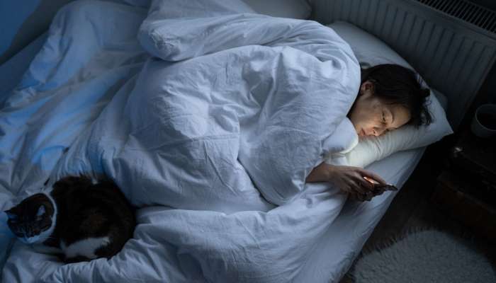 Gecə telefonla yatmamağınız üçün  5 kritik səbəb