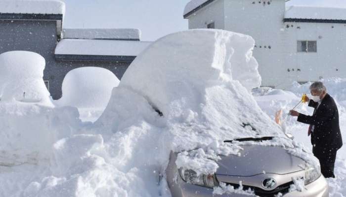 Güclü qar 65 nəfərin həyatına son qoydu 