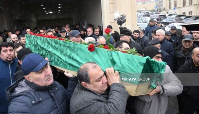 Fəzail Ağamalı dəfn edildi 