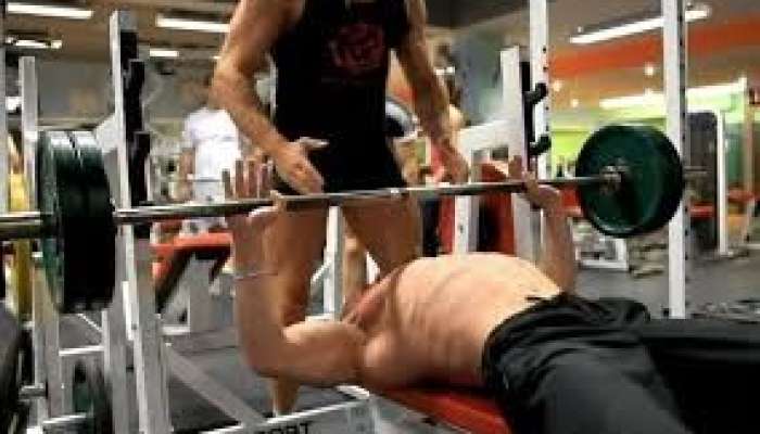 Zalda məşq edən kişi öldü 