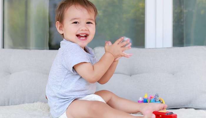 1 yaşlı uşaq nələri  bacarmalıdır?