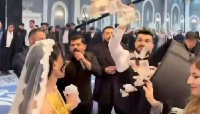 Toyda səpələnən pullar gündəm oldu -  FOTO