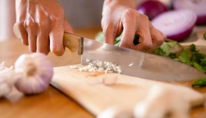 Damarları tutulanlar xörəklərinə    bunu qatsın