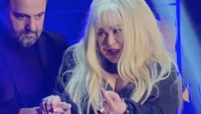 Beyin damarlarım tutulub, yeriyə bilmirəm -  Zerrin Özer