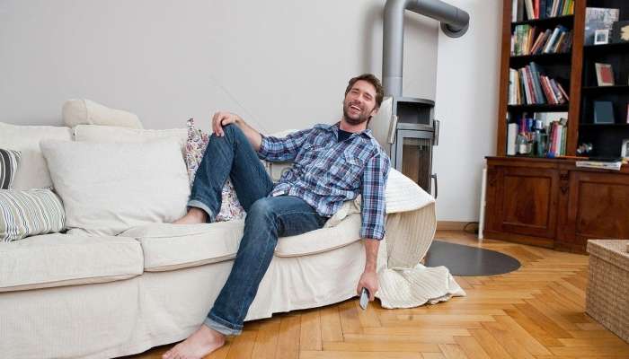 Divanda oturmaq kişilərə zərərlidir  – Xəbərdarlıq