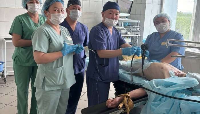 Kişinin mədəsindən qapı petləsi    çıxarıldı