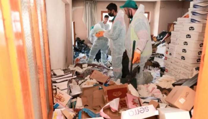 Evdən 20 ton zibil çıxarıldı -  FOTO