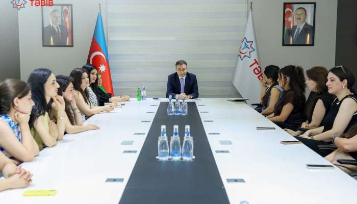 TƏBİB direktoru rezisdentlərlə görüşdü 