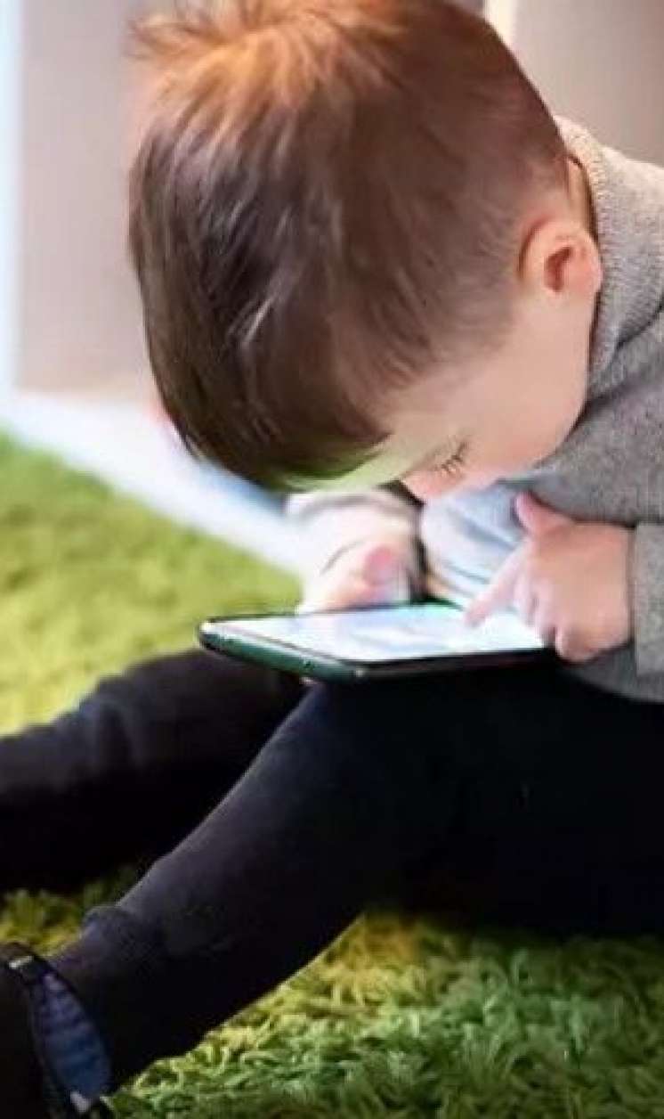Ekran asılılığı uşaqlarda autizmə səbəb olur –  Həll yolları