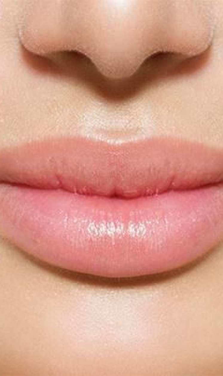 Kişilər dolğulu süni dodaqları sevir, yoxsa təbii? 