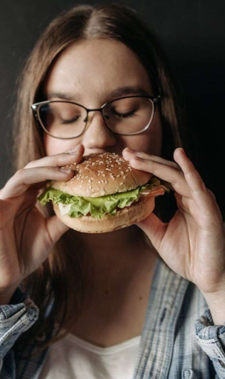 Sürətli yemək qaraciyərdə yağ yığır 