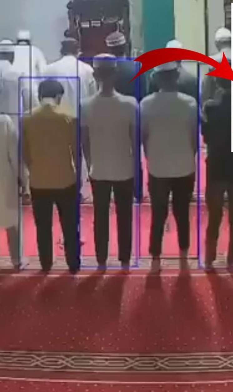 Məscidə girən ilan panikaya  səbəb oldu