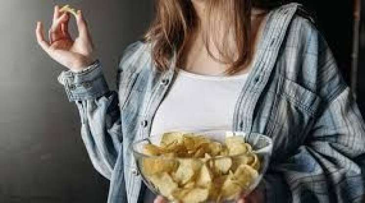 Gənc qızlarda bağırsaq xərçəngi yaradan 2 qida  – Hamı yeyir