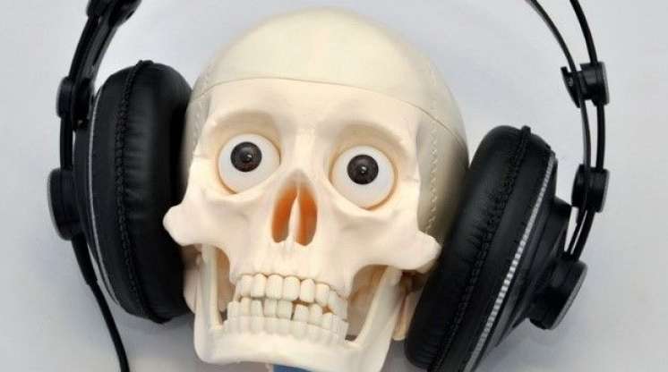 Alimlər qulaqcıq istifadəsinin gözlənilməz    təhlükələrini tapdı