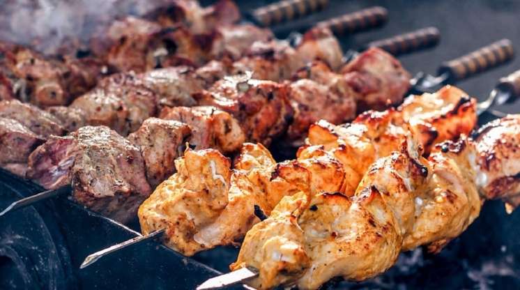 Yaxşı bişməmiş kababın təhlükəsi   - Nə baş verir?