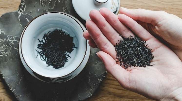 Keyfiyyətsiz qara çayın bədənə verdiyi   - ZƏRƏRLƏR