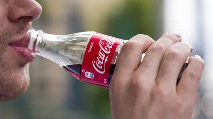  Hər Cola şüşəsi ömrünüzdən 9 dəqiqə azaldır  - Alimlər
