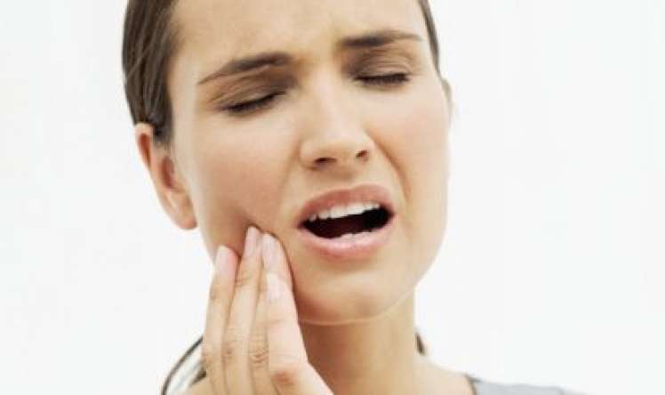 Diş ağrı zamanı ilk tibbi yardım 
