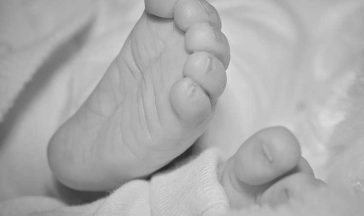 Yeni doğulan körpə Pediatriya İnstitutunda öldü 