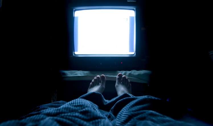 Televizor olan otaqda yatmaq… –  BEYNİMİZİ ÖLDÜRÜR