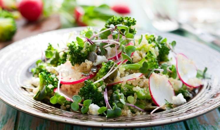 Gül kələmi və brokollidən salat –  Uşaqlara da hazırlayın