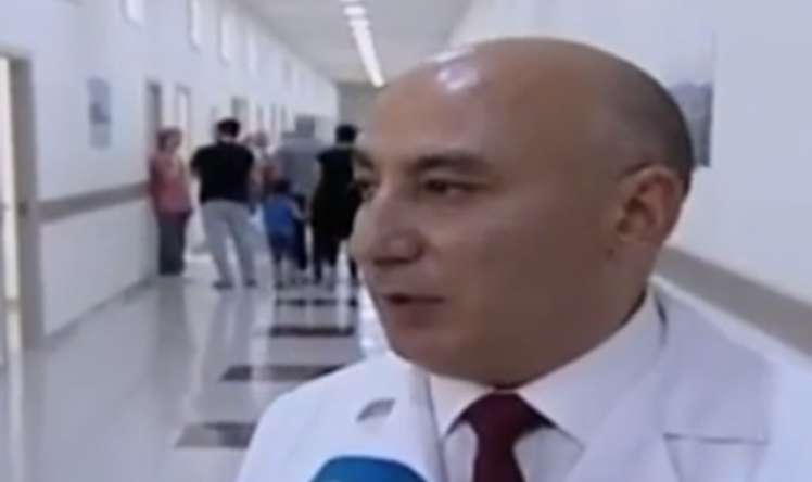 Azərbaycanda həkim baş həkimi bıçaqladı -  FOTO