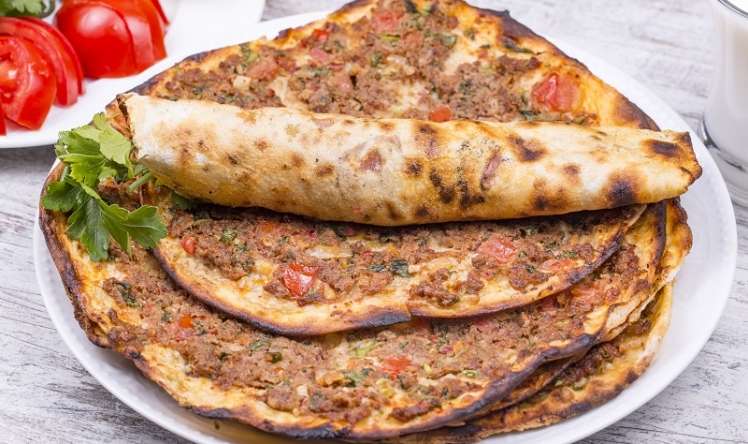 Evdə lahmacunu necə hazırlamalı –  RESEPT