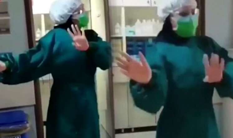 İranda tibb bacıları koronavirusa belə "meydan oxudu" -   VİDEO