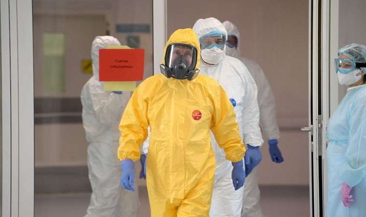 Putin koronaviruslu xəstələrin olduğu xəstəxanaya getdi  –    FOTO-VİDEO