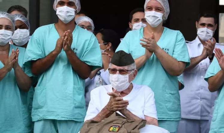 İkinci Dünya Müharibəsinin 99 yaşlı veteranı koronavirusa qalib gəldi -  FOTO 
