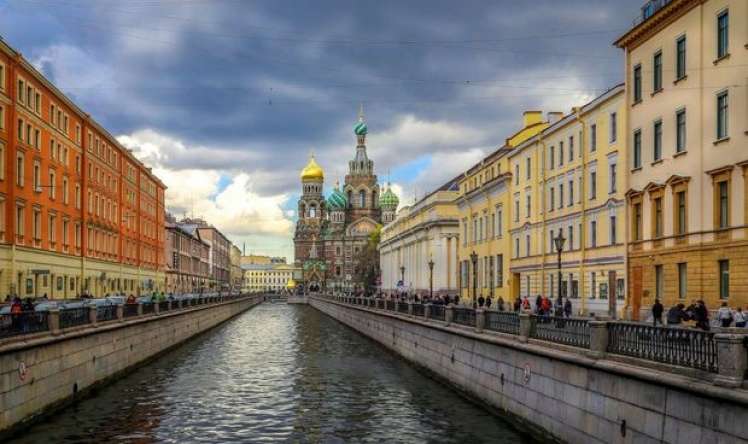 Sankt-Peterburqda yüzlərlə tibb işçisi koronavirusa yoluxdu 