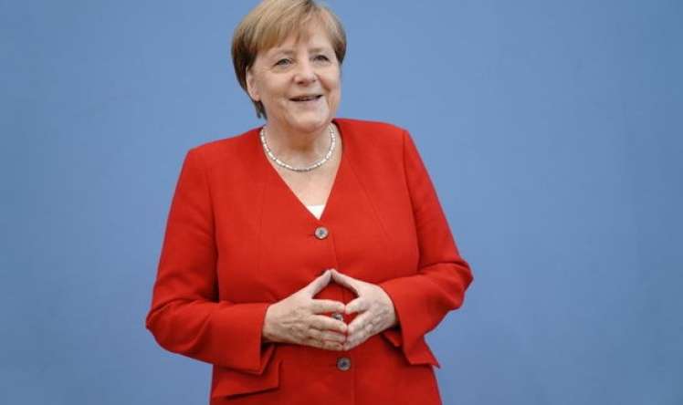 "Almaniya sərhədlərini  açır"  - Angela Merkel