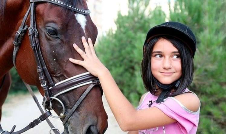 4 yaşından at çapması ilə fenomen olan Gülay xəsarət aldı   -  Xəstəxanadan VİDEO