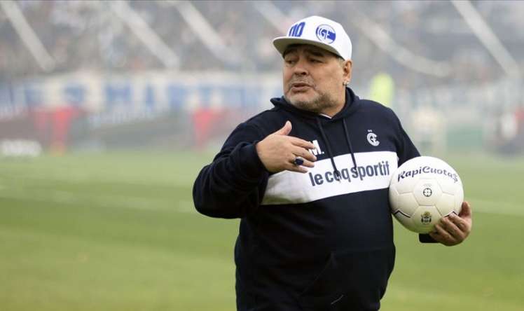 Maradona koronavirusdan bu üsulla qorunur 