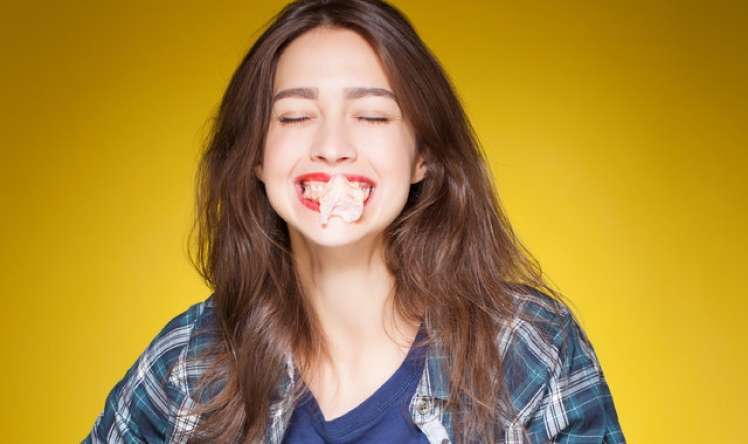 Dişlərimiz üçün faydalı qidalar  BUNLARDIR