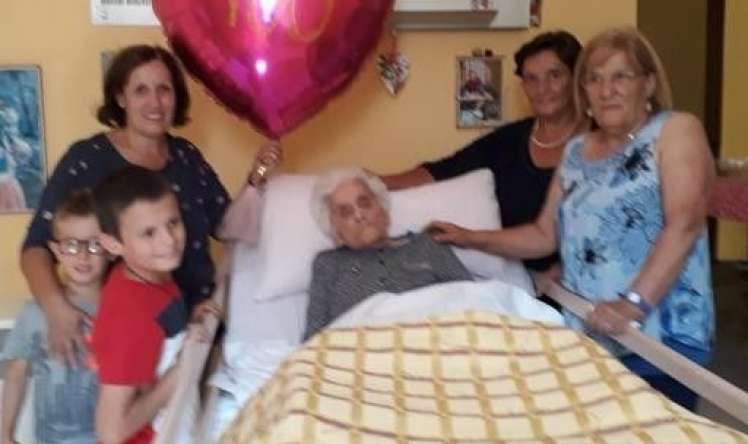 101 yaşlı qadın 3 dəfə koronavirusdan sağalmağı bacardı 