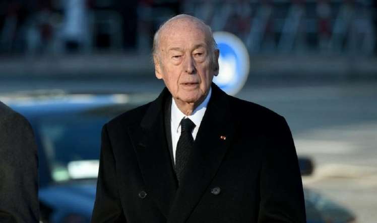 Fransanın sabiq prezidenti COVID-19-dan ölüb 
