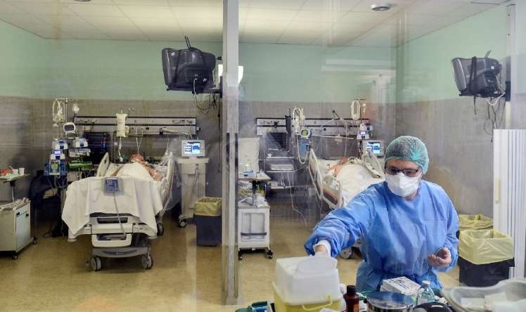 Daha bir həkim koronavirusdan vəfat etdi  FOTO