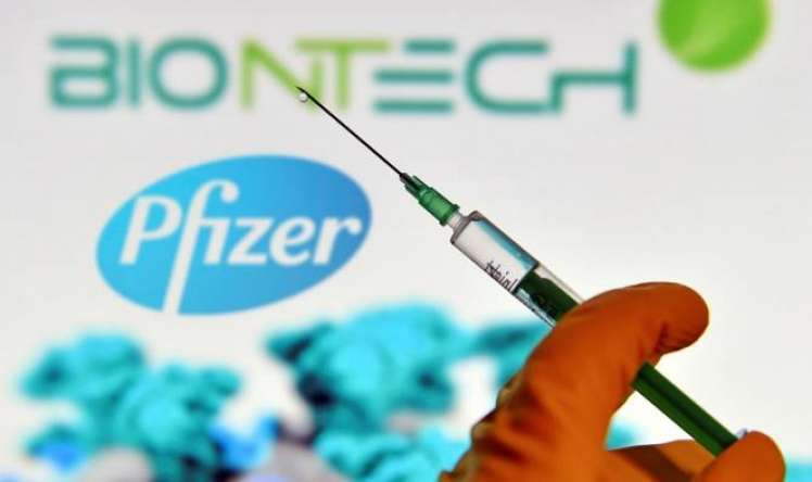 "Pfizer” peyvəndi vurulan həkim öldü 