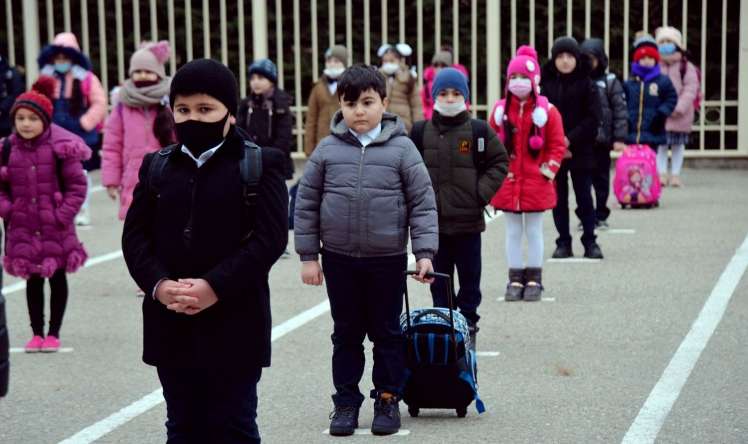 Müəllimlər koronaya yoluxdu: Daha 2 məktəb bağlandı  