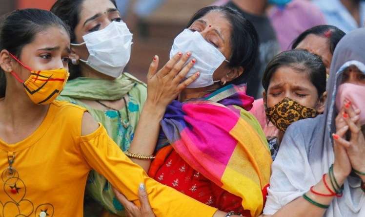 Hindistanda kabus davam edir:  Yoluxma 20 milyona çatır