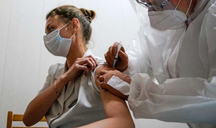 Vaksin olunan 300-dən çox şəxs yenidən yoluxdu -  Gürcüstanda 