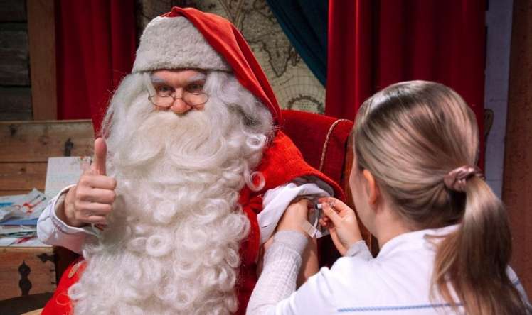 Santa yeni ilə hazırlaşır:  Vaksin olunmağa gəldi