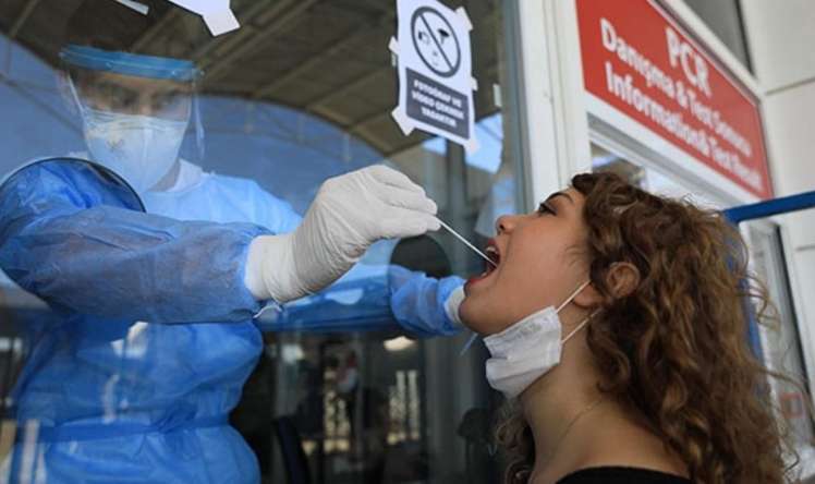 Türkiyədə vaksin vurdurmayan işçilər həftədə bir dəfə test verməli olacaq -  Qərar