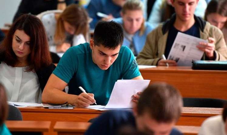 Vaksin olunmayan tələbələr universitetlərə buraxılmayacaq -  Nazirlik