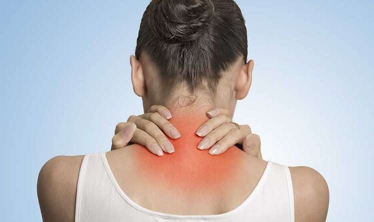 Boyunda ağrıların 3 əsas səbəbi  AÇIQLANDI