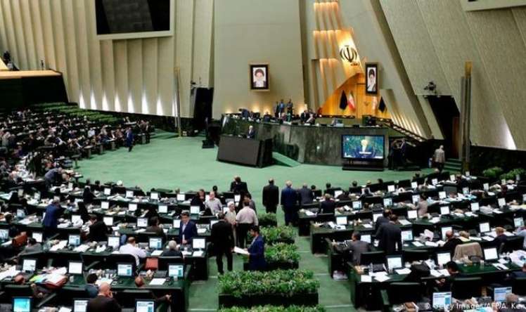 İran parlamenti işini dayandırdı -  Omikrona görə