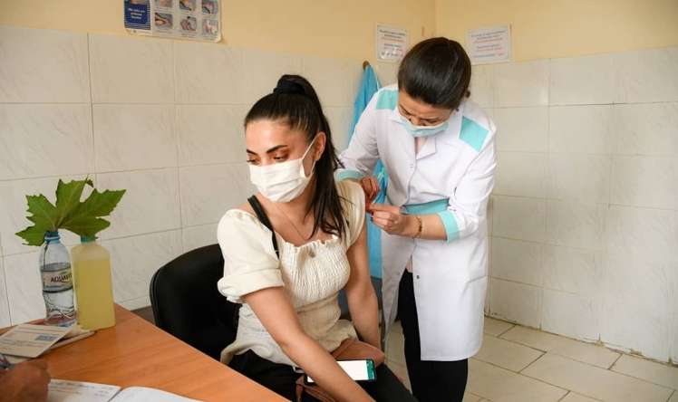 Təhsil işçilərinin böyük əksəriyyəti  üçüncü dozanı vurdurublar 